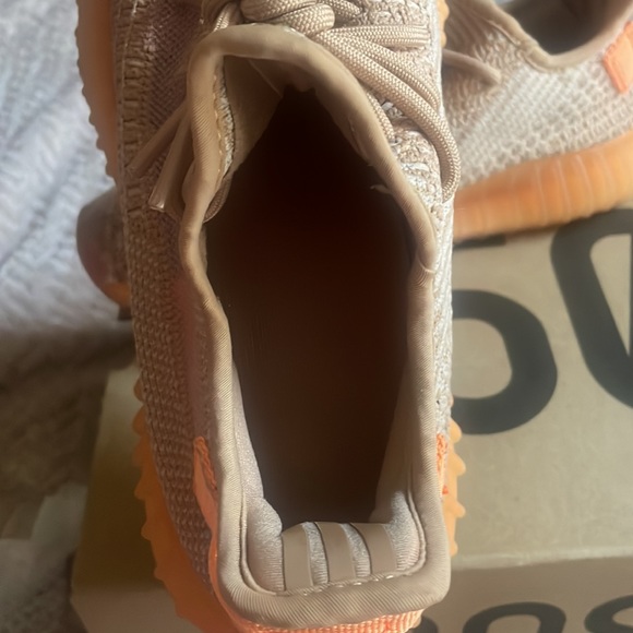 YEEZY BOOST 350 V2 - Picture 2 of 5